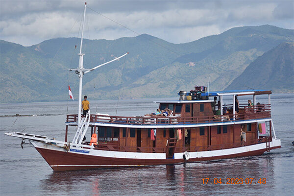 gallery komodo boat charter oke (1) gallery komodo boat charter oke (1)
