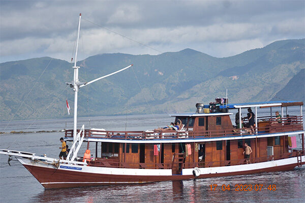 gallery komodo boat charter oke (2) gallery komodo boat charter oke (2)