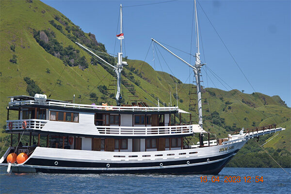 gallery komodo boat charter oke (22) gallery komodo boat charter oke (22)