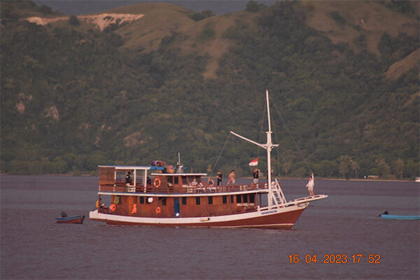 gallery komodo boat charter oke (3) gallery komodo boat charter oke (3)