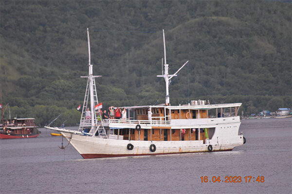 gallery komodo boat charter oke (4) gallery komodo boat charter oke (4)